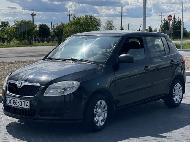 Черный Шкода Фабия, объемом двигателя 1.2 л и пробегом 26 тыс. км за 3800 $, фото 4 на Automoto.ua