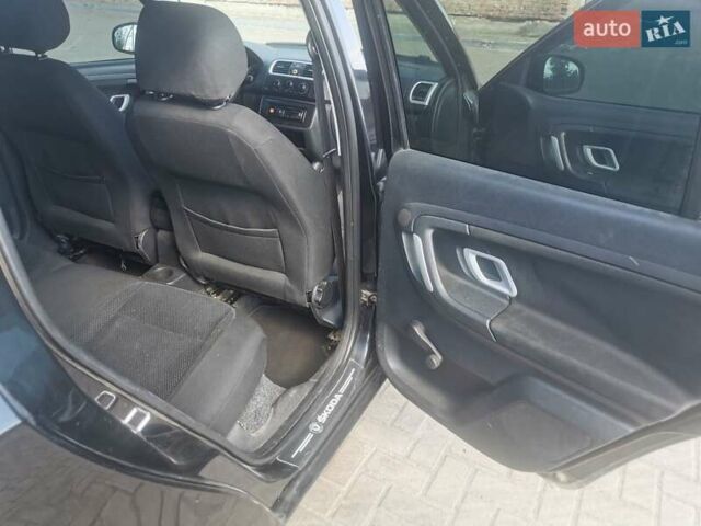 Черный Шкода Фабия, объемом двигателя 1.39 л и пробегом 300 тыс. км за 3800 $, фото 12 на Automoto.ua