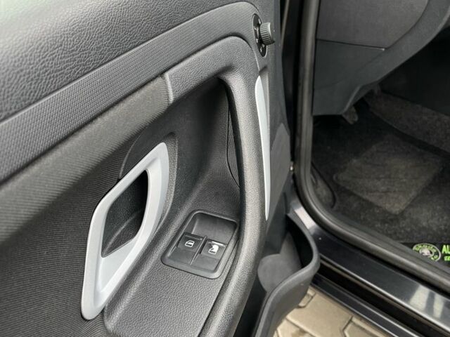 Черный Шкода Фабия, объемом двигателя 1.4 л и пробегом 213 тыс. км за 5700 $, фото 9 на Automoto.ua