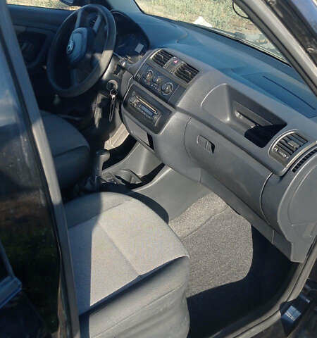 Черный Шкода Фабия, объемом двигателя 1.2 л и пробегом 250 тыс. км за 3500 $, фото 7 на Automoto.ua