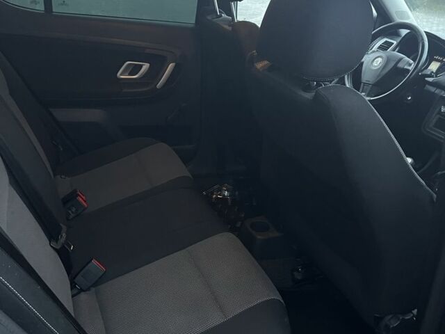 Черный Шкода Фабия, объемом двигателя 1.4 л и пробегом 192 тыс. км за 4999 $, фото 19 на Automoto.ua