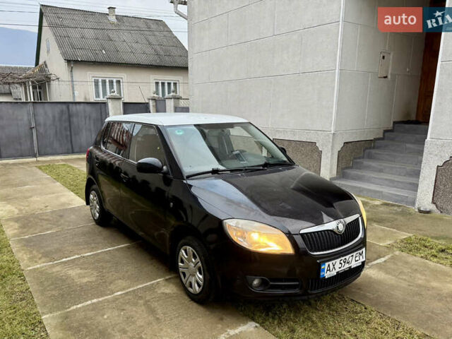 Черный Шкода Фабия, объемом двигателя 1.4 л и пробегом 250 тыс. км за 4000 $, фото 2 на Automoto.ua
