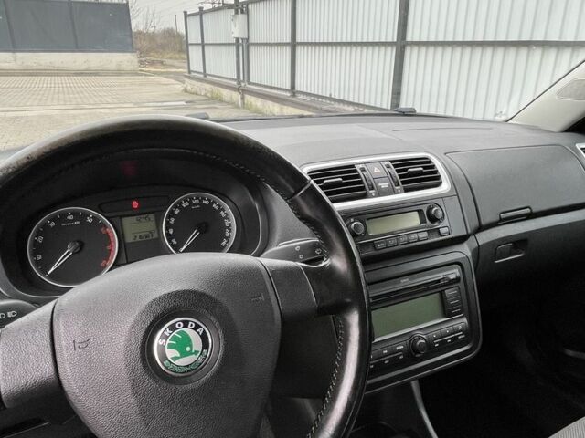 Черный Шкода Фабия, объемом двигателя 1.4 л и пробегом 213 тыс. км за 5700 $, фото 8 на Automoto.ua