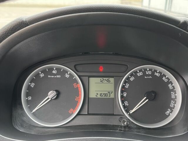 Черный Шкода Фабия, объемом двигателя 1.4 л и пробегом 213 тыс. км за 5700 $, фото 12 на Automoto.ua