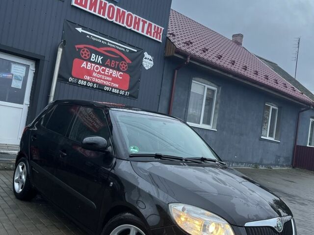 Черный Шкода Фабия, объемом двигателя 1.4 л и пробегом 192 тыс. км за 4999 $, фото 1 на Automoto.ua