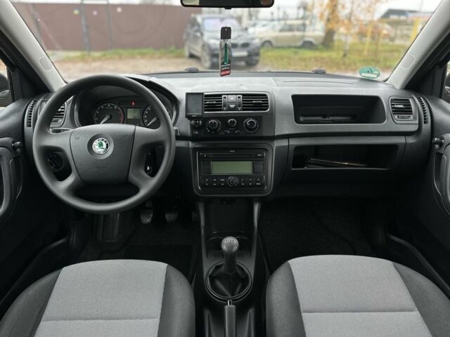 Черный Шкода Фабия, объемом двигателя 1.2 л и пробегом 95 тыс. км за 5200 $, фото 7 на Automoto.ua