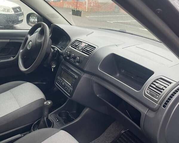 Чорний Шкода Фабія, об'ємом двигуна 1.39 л та пробігом 245 тис. км за 5300 $, фото 8 на Automoto.ua