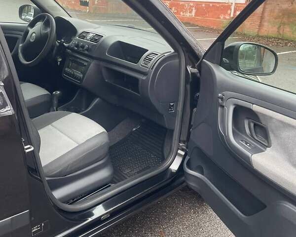 Чорний Шкода Фабія, об'ємом двигуна 1.39 л та пробігом 245 тис. км за 5300 $, фото 7 на Automoto.ua