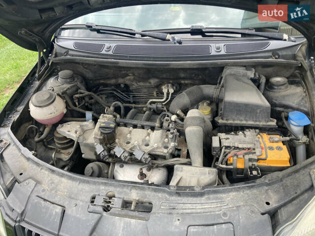 Черный Шкода Фабия, объемом двигателя 1.2 л и пробегом 285 тыс. км за 3300 $, фото 7 на Automoto.ua