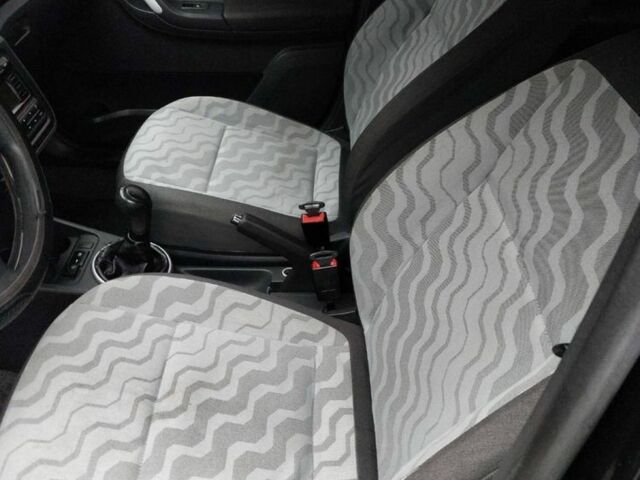 Черный Шкода Фабия, объемом двигателя 1.2 л и пробегом 195 тыс. км за 4200 $, фото 6 на Automoto.ua