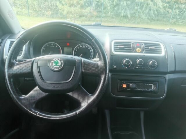 Черный Шкода Фабия, объемом двигателя 1.4 л и пробегом 291 тыс. км за 3800 $, фото 6 на Automoto.ua