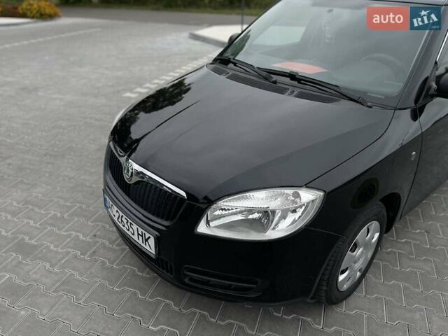 Черный Шкода Фабия, объемом двигателя 1.2 л и пробегом 250 тыс. км за 4400 $, фото 1 на Automoto.ua