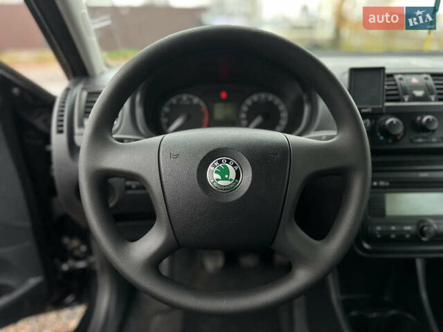 Черный Шкода Фабия, объемом двигателя 1.2 л и пробегом 95 тыс. км за 5200 $, фото 24 на Automoto.ua