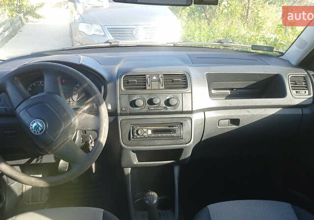 Черный Шкода Фабия, объемом двигателя 1.2 л и пробегом 250 тыс. км за 3500 $, фото 6 на Automoto.ua