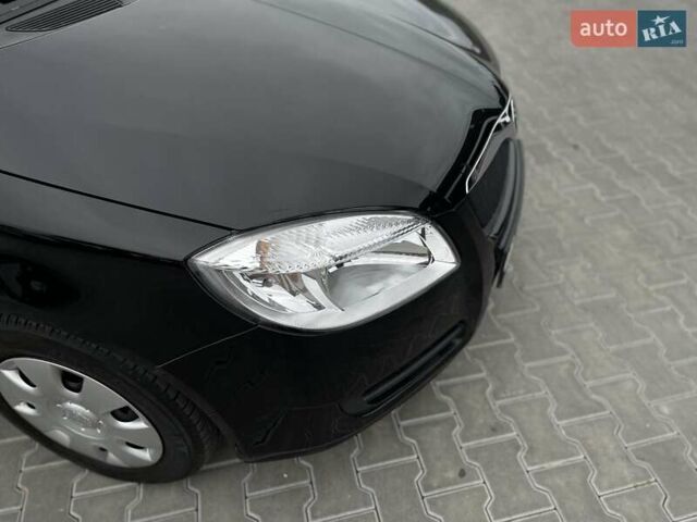Черный Шкода Фабия, объемом двигателя 1.2 л и пробегом 250 тыс. км за 4400 $, фото 6 на Automoto.ua