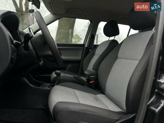 Черный Шкода Фабия, объемом двигателя 1.2 л и пробегом 95 тыс. км за 5200 $, фото 22 на Automoto.ua