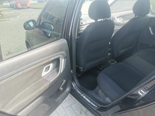 Черный Шкода Фабия, объемом двигателя 1.4 л и пробегом 291 тыс. км за 3800 $, фото 9 на Automoto.ua