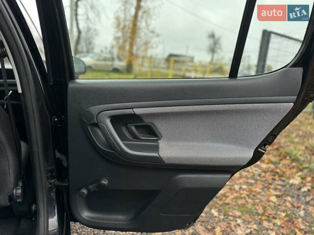 Черный Шкода Фабия, объемом двигателя 1.2 л и пробегом 95 тыс. км за 5200 $, фото 32 на Automoto.ua