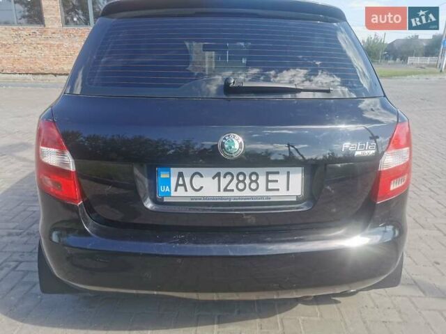 Черный Шкода Фабия, объемом двигателя 1.39 л и пробегом 300 тыс. км за 3800 $, фото 1 на Automoto.ua