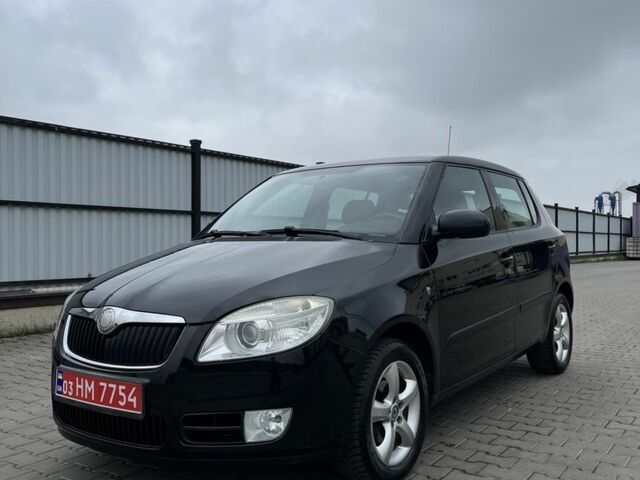 Черный Шкода Фабия, объемом двигателя 1.4 л и пробегом 213 тыс. км за 5700 $, фото 1 на Automoto.ua