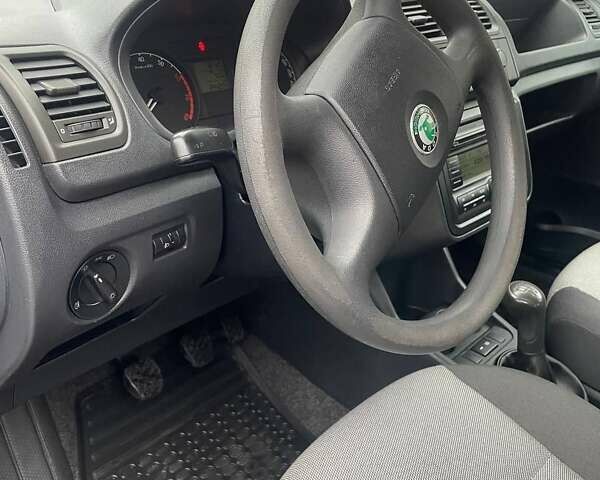 Чорний Шкода Фабія, об'ємом двигуна 1.39 л та пробігом 245 тис. км за 5300 $, фото 11 на Automoto.ua