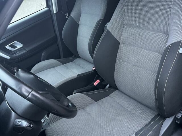 Черный Шкода Фабия, объемом двигателя 1.4 л и пробегом 192 тыс. км за 4999 $, фото 8 на Automoto.ua