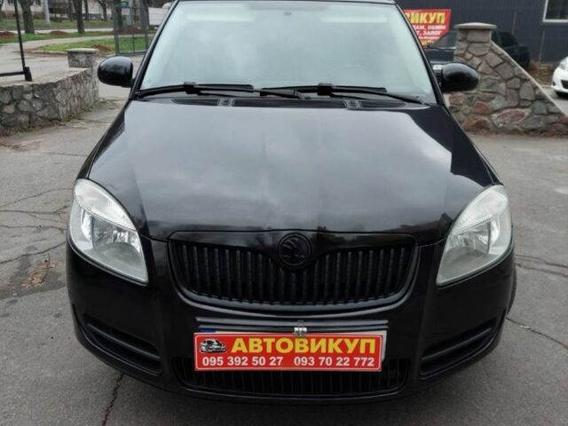 Черный Шкода Фабия, объемом двигателя 1.2 л и пробегом 195 тыс. км за 4200 $, фото 1 на Automoto.ua