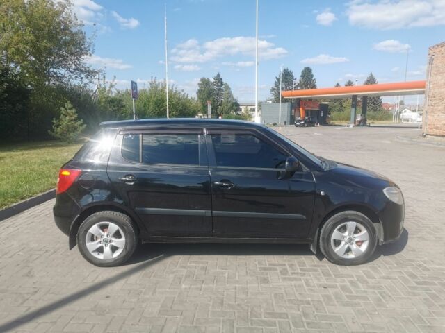 Черный Шкода Фабия, объемом двигателя 1.4 л и пробегом 291 тыс. км за 3800 $, фото 4 на Automoto.ua