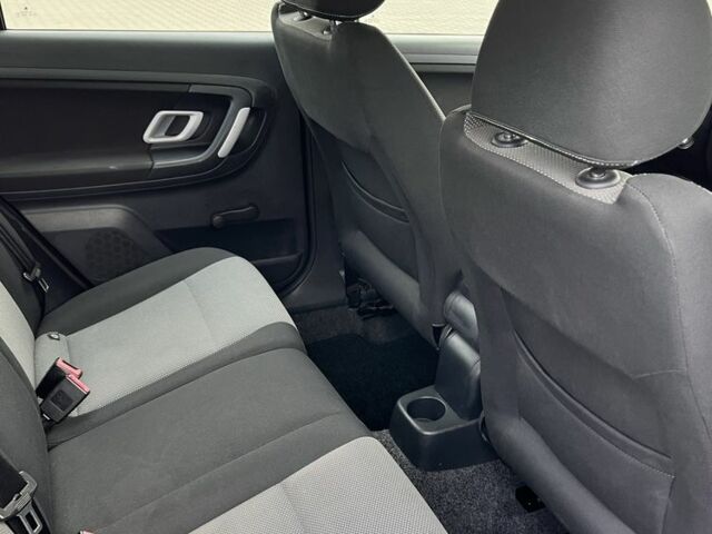 Черный Шкода Фабия, объемом двигателя 1.4 л и пробегом 213 тыс. км за 5700 $, фото 16 на Automoto.ua