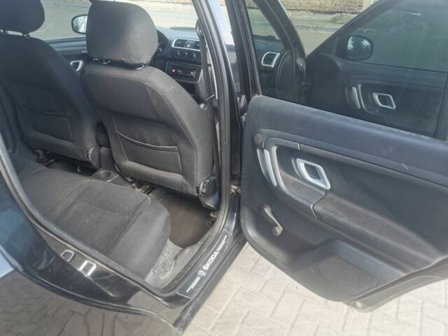 Черный Шкода Фабия, объемом двигателя 1.4 л и пробегом 291 тыс. км за 3800 $, фото 10 на Automoto.ua