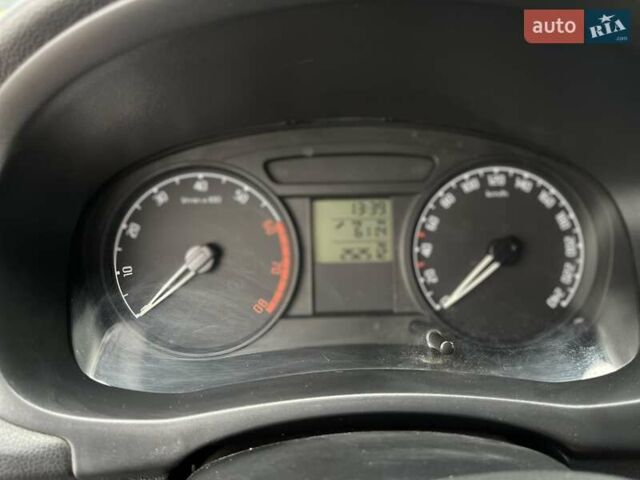 Черный Шкода Фабия, объемом двигателя 1.2 л и пробегом 250 тыс. км за 4400 $, фото 13 на Automoto.ua