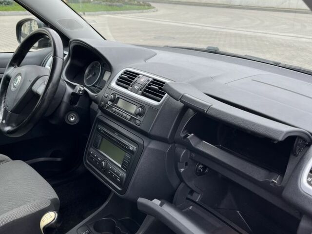 Черный Шкода Фабия, объемом двигателя 1.4 л и пробегом 213 тыс. км за 5700 $, фото 14 на Automoto.ua