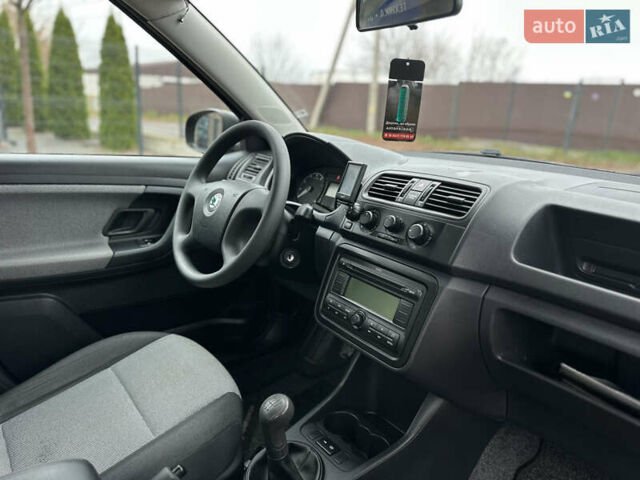 Черный Шкода Фабия, объемом двигателя 1.2 л и пробегом 95 тыс. км за 5200 $, фото 36 на Automoto.ua