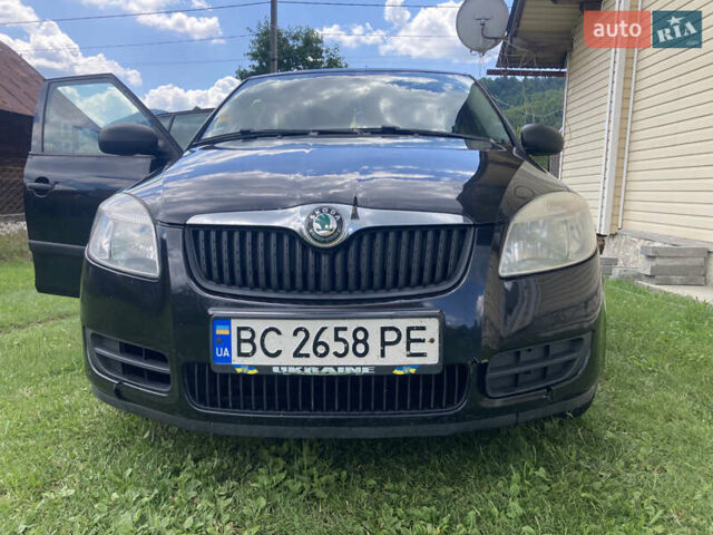 Черный Шкода Фабия, объемом двигателя 1.2 л и пробегом 285 тыс. км за 3300 $, фото 1 на Automoto.ua
