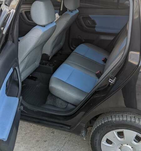 Чорний Шкода Фабія, об'ємом двигуна 1.2 л та пробігом 317 тис. км за 4800 $, фото 3 на Automoto.ua