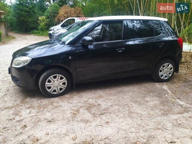 Черный Шкода Фабия, объемом двигателя 1.39 л и пробегом 260 тыс. км за 2800 $, фото 1 на Automoto.ua