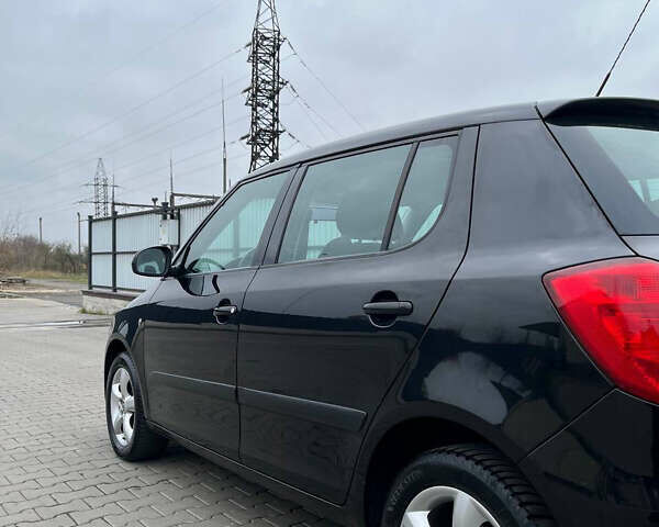 Черный Шкода Фабия, объемом двигателя 1.39 л и пробегом 216 тыс. км за 5700 $, фото 6 на Automoto.ua