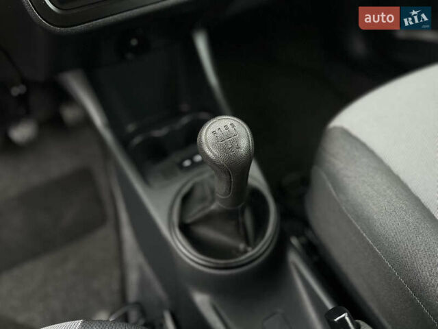 Черный Шкода Фабия, объемом двигателя 1.2 л и пробегом 95 тыс. км за 5200 $, фото 26 на Automoto.ua