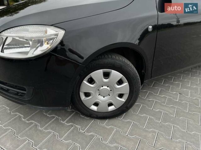 Черный Шкода Фабия, объемом двигателя 1.2 л и пробегом 250 тыс. км за 4400 $, фото 5 на Automoto.ua