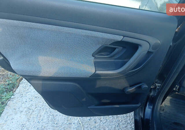 Черный Шкода Фабия, объемом двигателя 1.2 л и пробегом 250 тыс. км за 3500 $, фото 12 на Automoto.ua