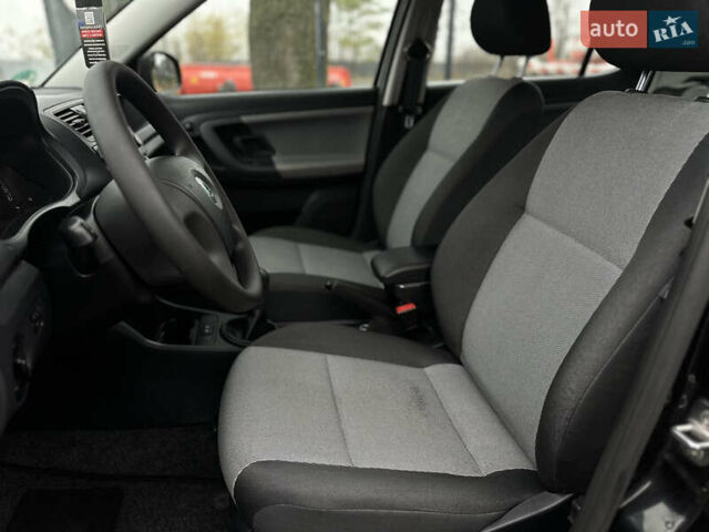 Черный Шкода Фабия, объемом двигателя 1.2 л и пробегом 95 тыс. км за 5200 $, фото 23 на Automoto.ua