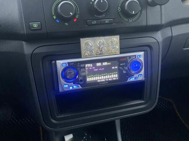 Черный Шкода Фабия, объемом двигателя 1.2 л и пробегом 199 тыс. км за 4200 $, фото 2 на Automoto.ua