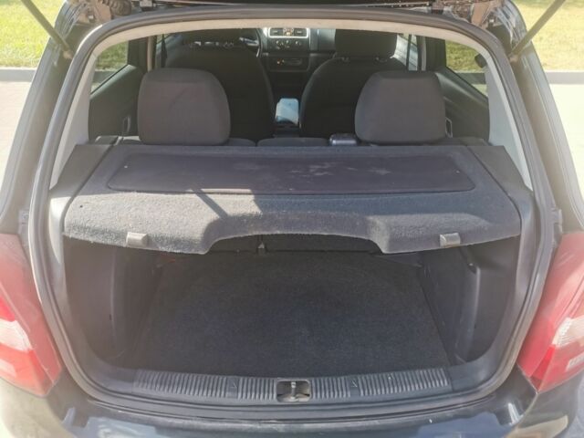 Черный Шкода Фабия, объемом двигателя 1.4 л и пробегом 291 тыс. км за 3800 $, фото 12 на Automoto.ua