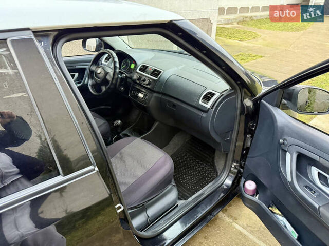 Черный Шкода Фабия, объемом двигателя 1.4 л и пробегом 250 тыс. км за 4000 $, фото 6 на Automoto.ua