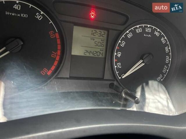 Чорний Шкода Фабія, об'ємом двигуна 1.39 л та пробігом 245 тис. км за 5300 $, фото 10 на Automoto.ua