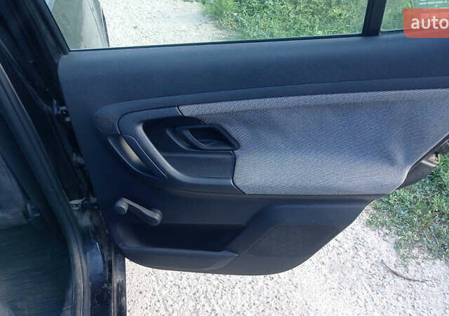 Черный Шкода Фабия, объемом двигателя 1.2 л и пробегом 250 тыс. км за 3500 $, фото 13 на Automoto.ua