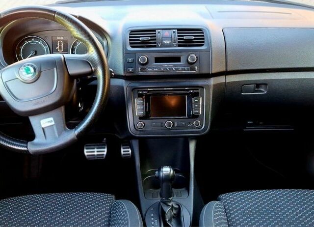 Черный Шкода Фабия, объемом двигателя 1.4 л и пробегом 183 тыс. км за 8700 $, фото 18 на Automoto.ua