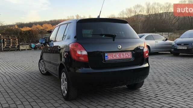 Черный Шкода Фабия, объемом двигателя 1.2 л и пробегом 209 тыс. км за 5900 $, фото 6 на Automoto.ua
