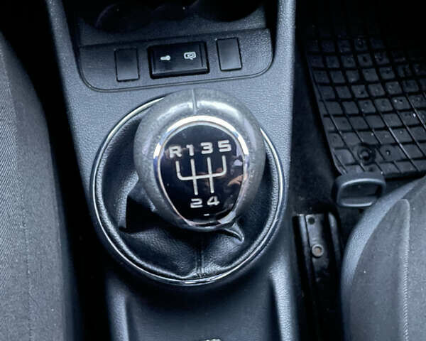 Шкода Фабия 2010 в Ивано-Франковске на Automoto.ua Черный Шкода Фабия, объемом двигателя 1.39 л и пробегом 224 тыс. км за 6300 $, фото 9 на Automoto.ua