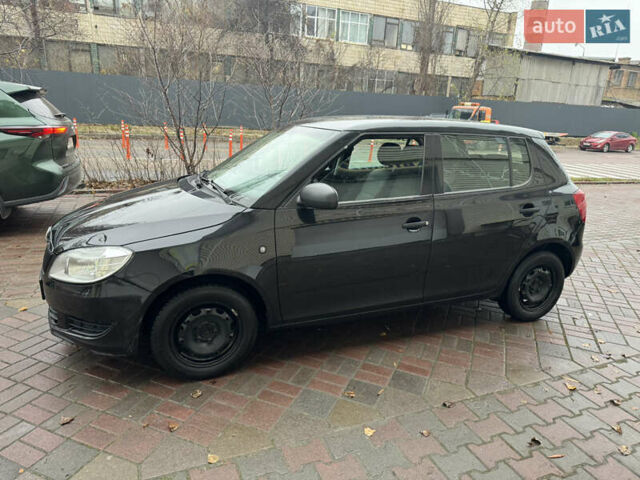 Черный Шкода Фабия, объемом двигателя 1.2 л и пробегом 266 тыс. км за 4400 $, фото 4 на Automoto.ua